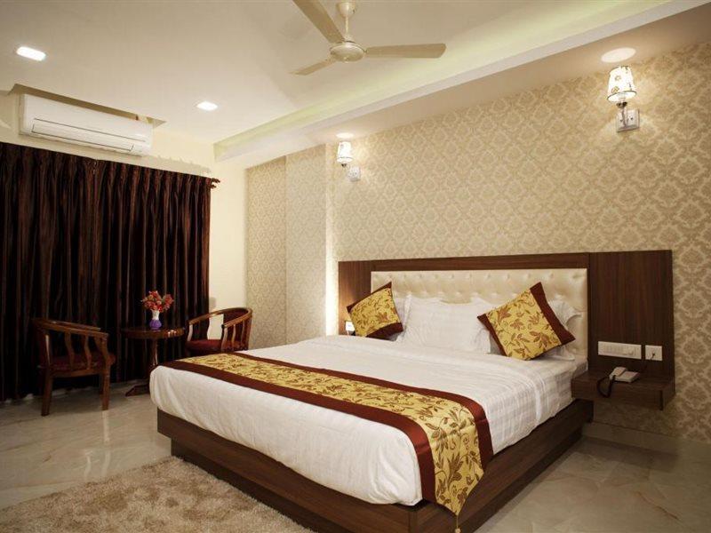 Hotel Mahalakshmi Residency Kollur Exterior foto