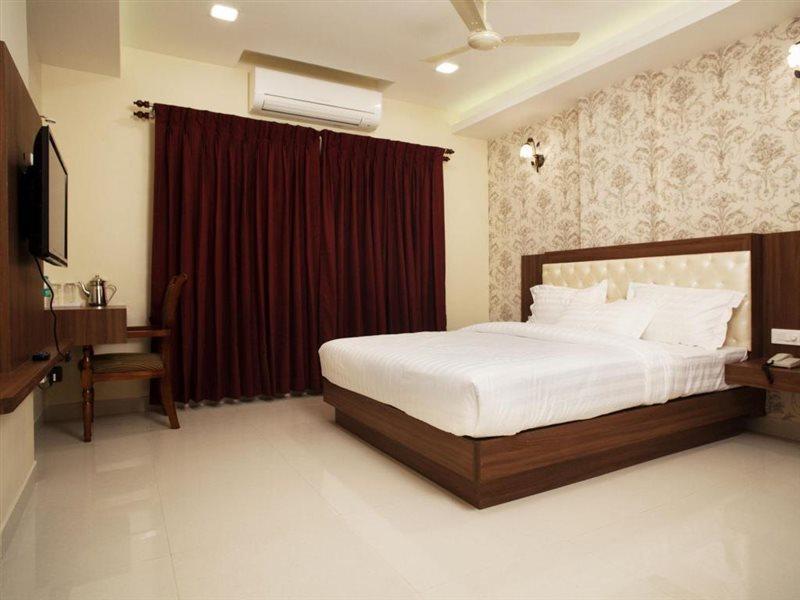 Hotel Mahalakshmi Residency Kollur Exterior foto