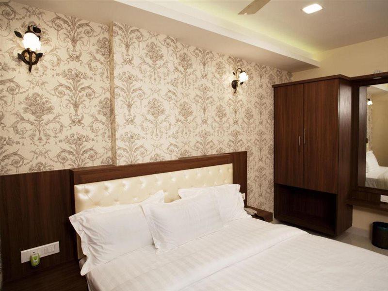 Hotel Mahalakshmi Residency Kollur Exterior foto